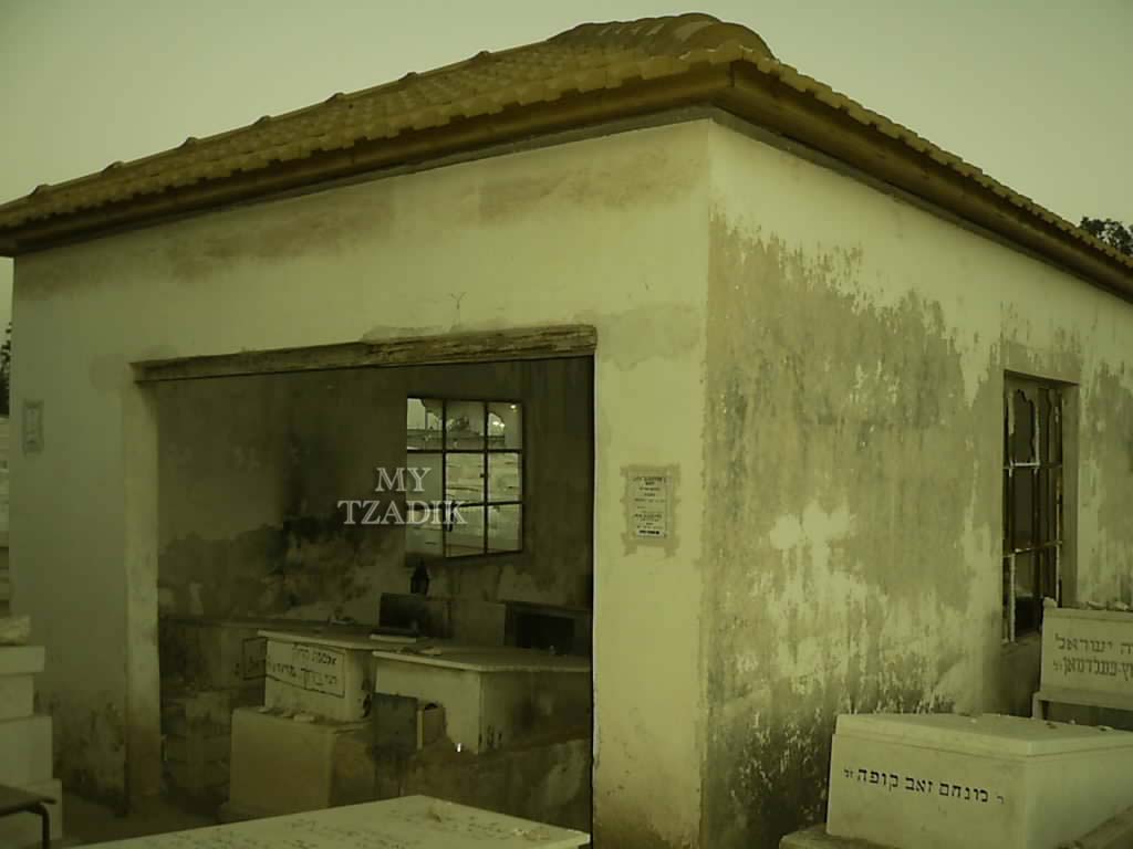 אוהל הרבניות הנמצא בסמוך